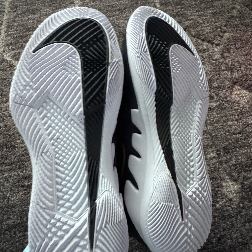 Women’s tennis court Nike Zoom Vapor Pro HC in Black and White - Picture 3 of 4
